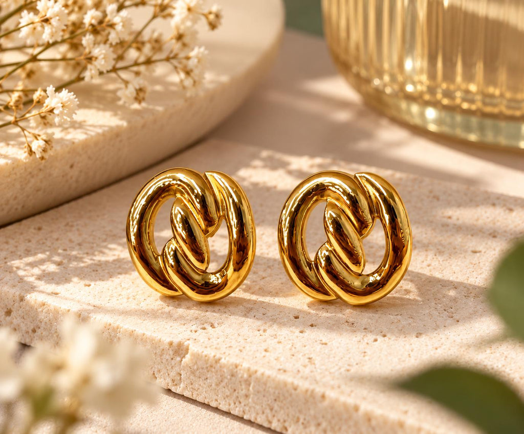 Aretes dorados de eslabones entrelazados para mujer, estilo moderno y elegante