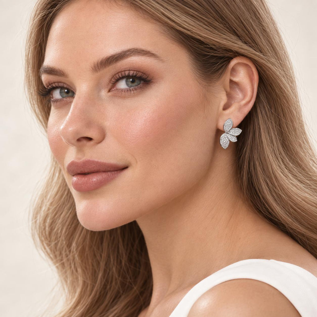 Aretes de Tuerca Mariposa Plateados con Piedras Brillantes, Diseño Elegante para Mujer SUY