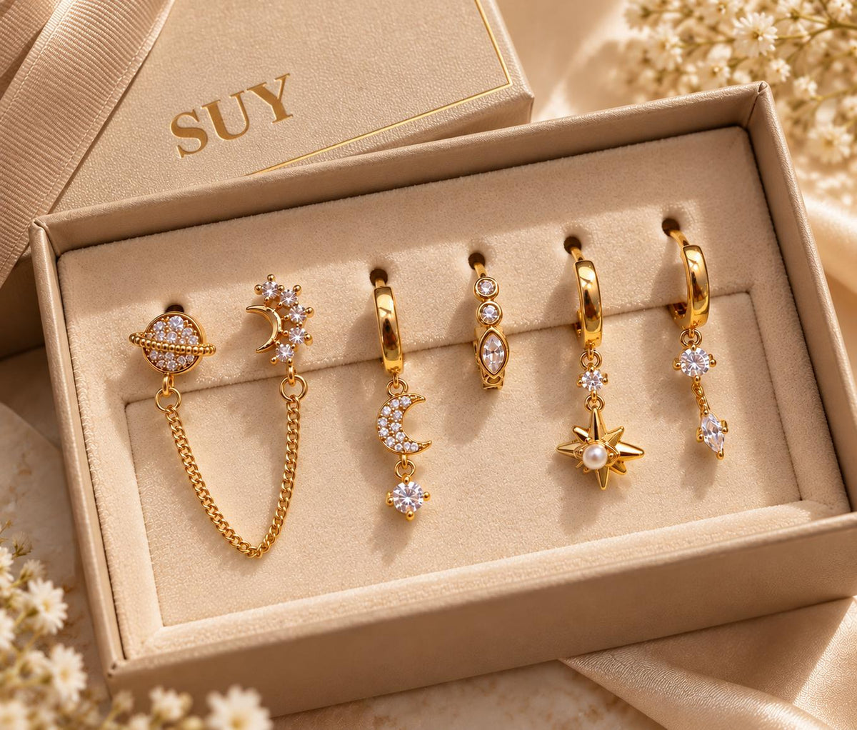 Aretes Dorados con Cristales y Diseños de Luna, Estrellas y Planetas | Estilo Celestial Elegante para Mujer