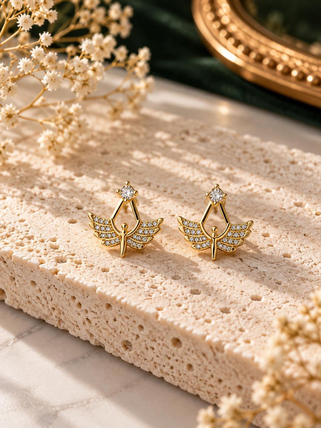 Aretes de ángel con alas y piedras brillantes, color dorado, para mujer – SUY JEWELRY