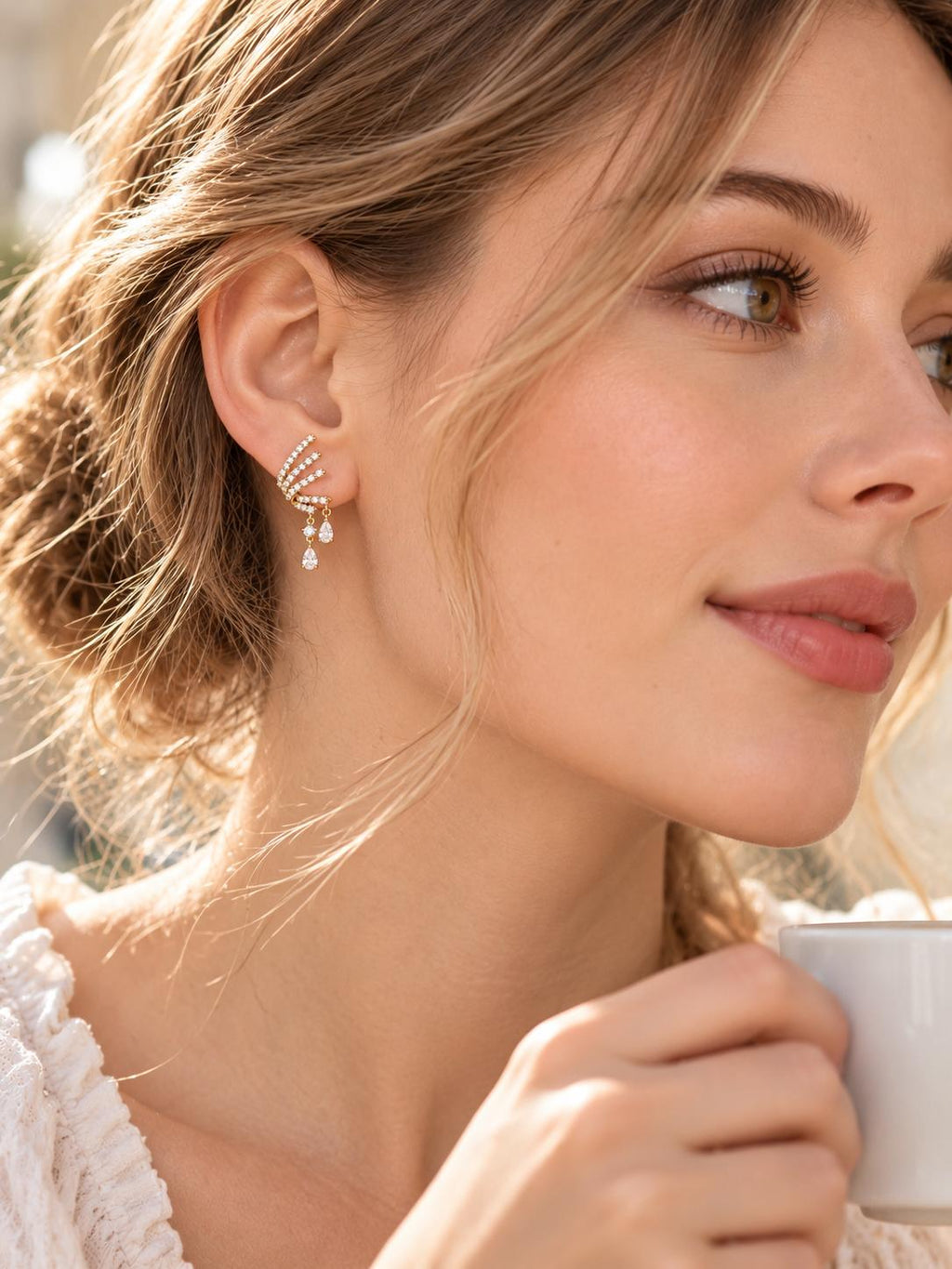 Pendientes dorados en forma de ala con circonias gota, diseño elegante para mujer SUY