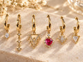 Set 6 Aretes Dorados con Corazón Rojo, Estrellas y Geométricos — Joyería Elegante Mujer