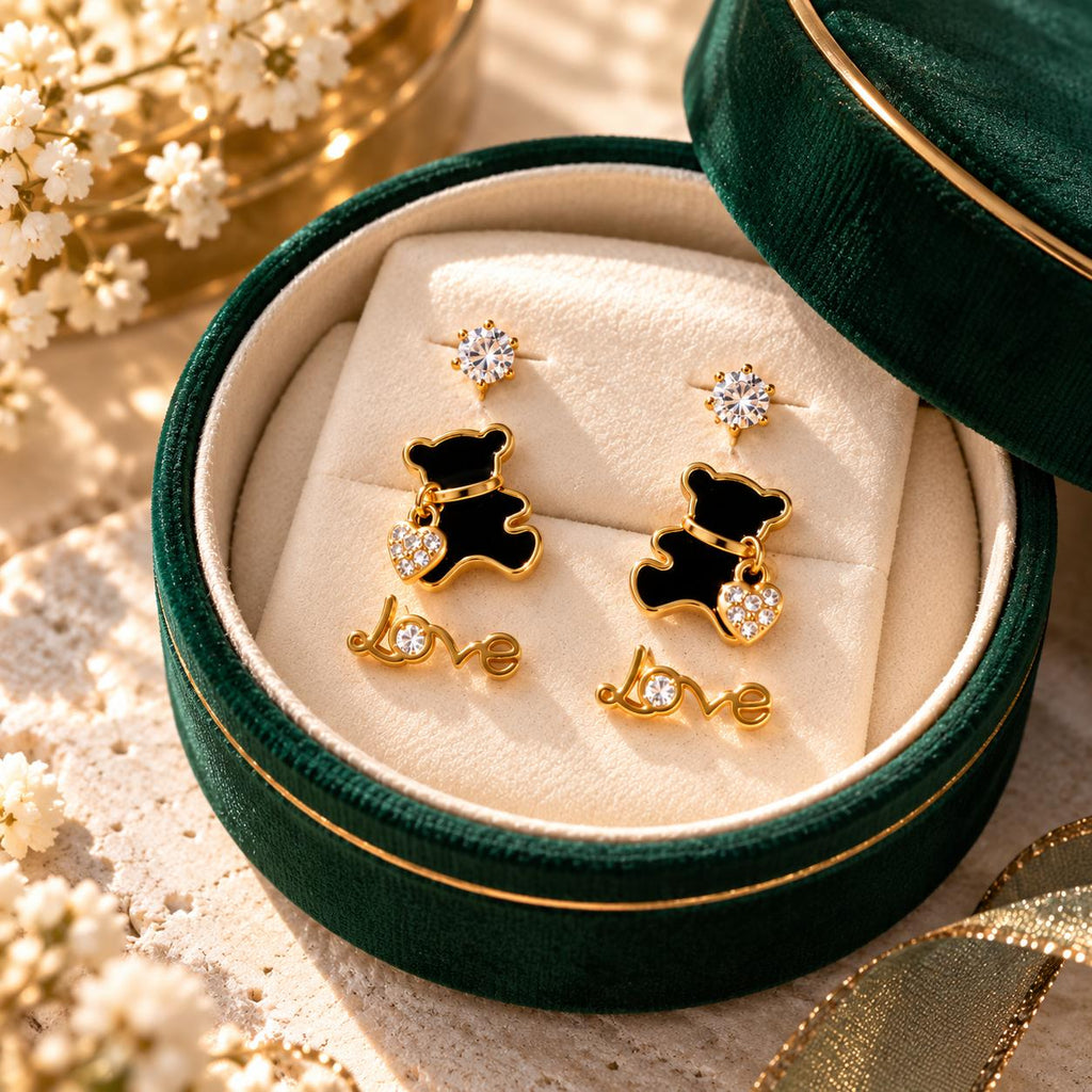 Set de 3 pares de aretes para mujer, ositos con corazón, Love y piedra brillante, tono dorado – 6 piezas
