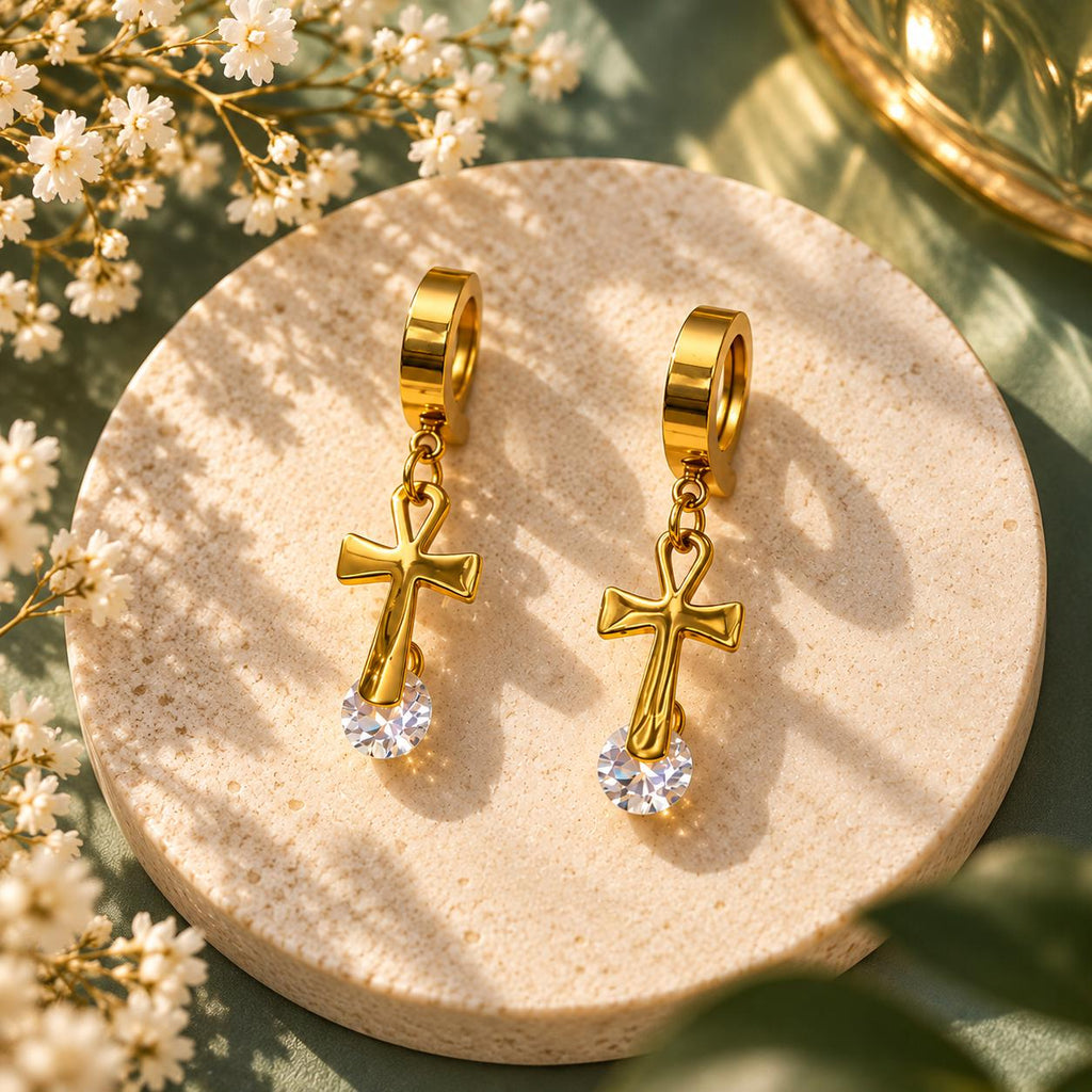 Aretes de aro dorados con cruz colgante y detalle brillante para mujer — 1 par