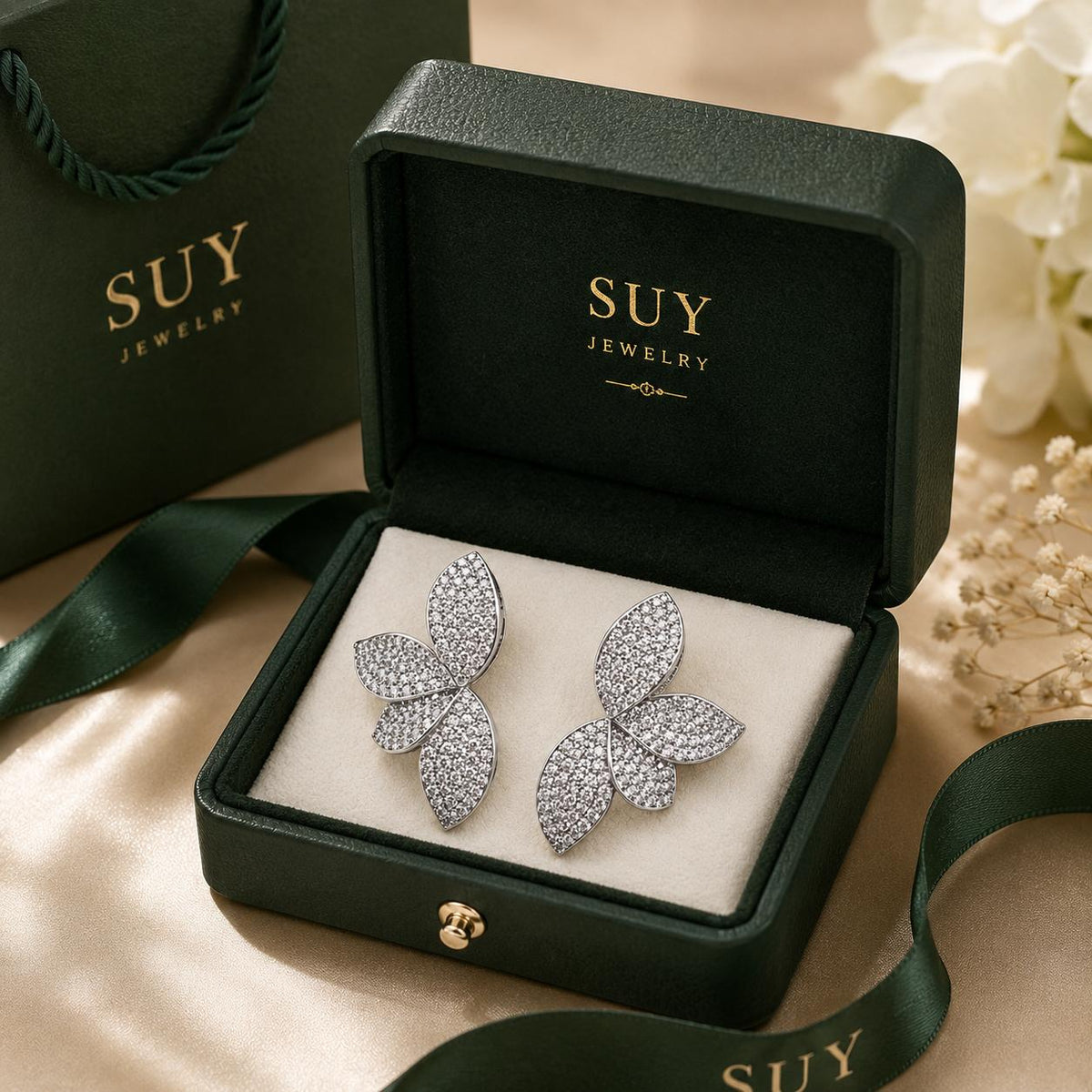 Aretes de Tuerca Mariposa Plateados con Piedras Brillantes, Diseño Elegante para Mujer SUY
