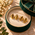 Aretes de Moño para Mujer en Tono Dorado, Diseño con Relieve y Acabado Brillante, 1 Par