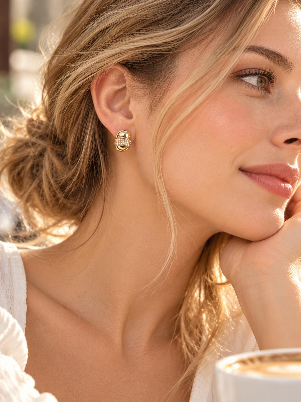Pendientes ovalados dorados con piedras brillantes, diseño bicolor elegante para mujer SUY