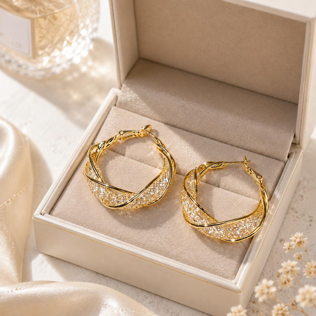 Aretes SUY Aros Dorados Medianos con Diseño Torcido Entrelazado y Malla de Piedras Brillantes, Pendientes de Aro Calados Llamativos para Mujer, Joyería Elegante para Fiestas, Citas y Ocasiones Especiales