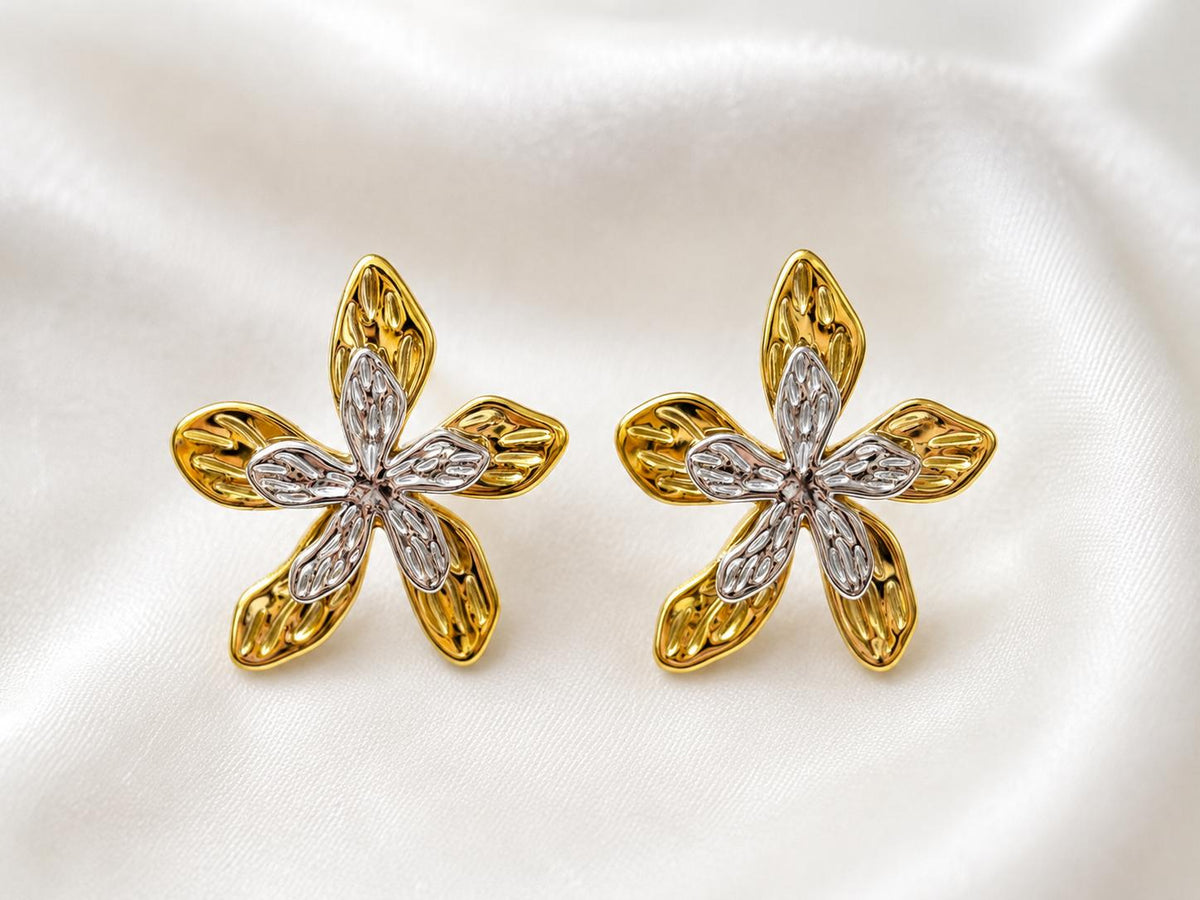 Aretes flor bicolor dorado y plateado, diseño elegante para mujer SUY