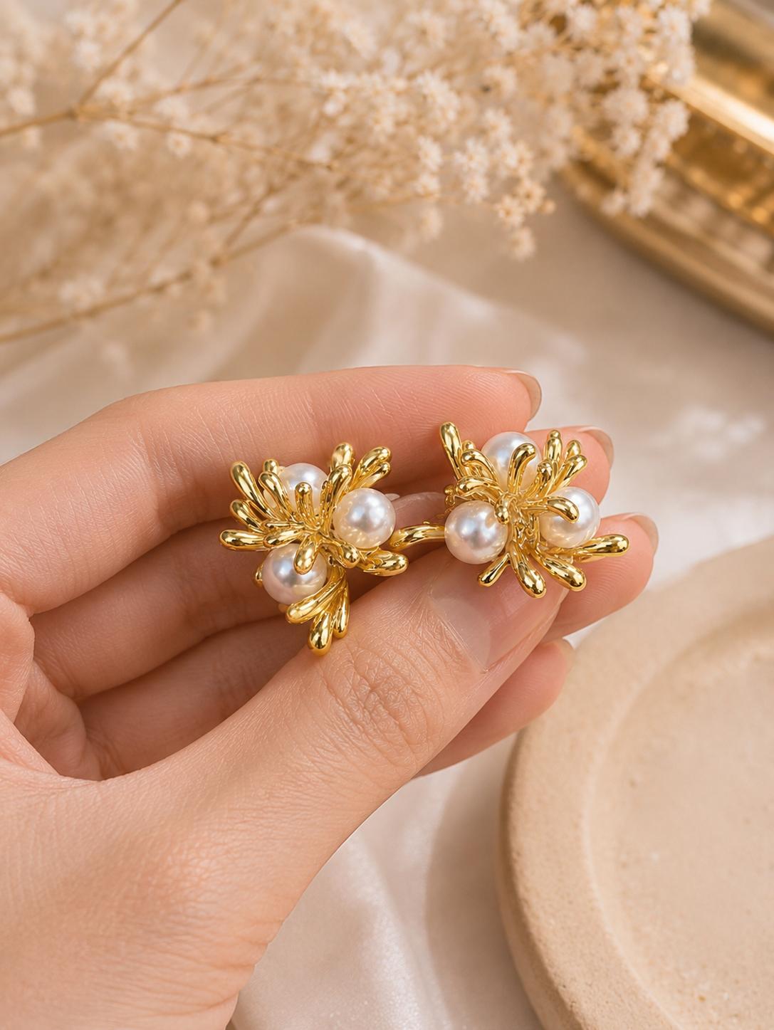 Aretes flor de perla diseño abstracto dorado, joyería elegante para mujer SUY