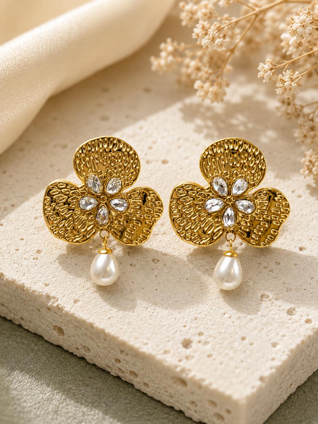 Aretes Flor Dorados con Perla Colgante y Piedras Brillantes , Diseño Vintage Elegante para Mujer SUY
