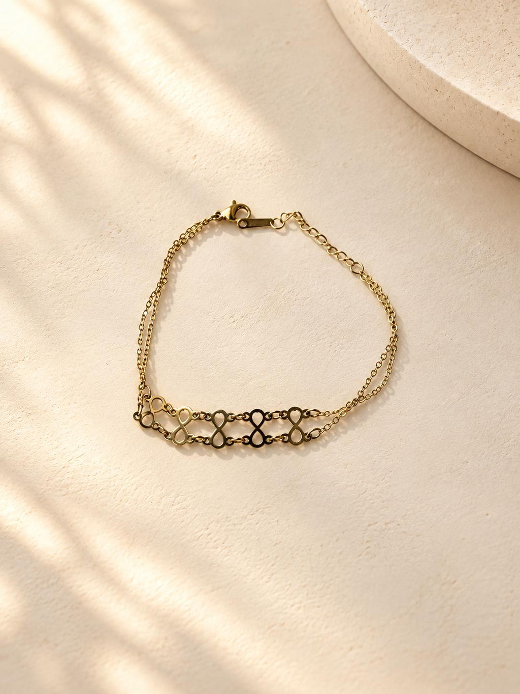 Pulsera Infinito en Oro — Diseño Doble Cadena, Elegante y Minimalista