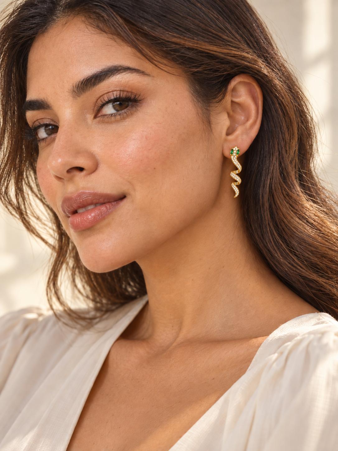 Aretes dorados en forma de serpiente con circonitas verdes SUY, pendientes moda mujer