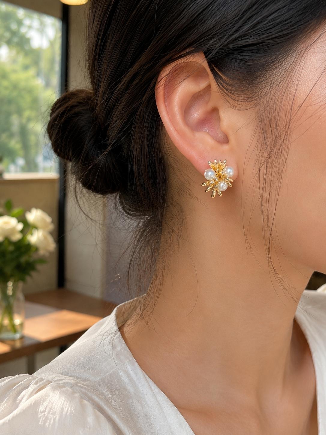 Aretes flor de perla diseño abstracto dorado, joyería elegante para mujer SUY