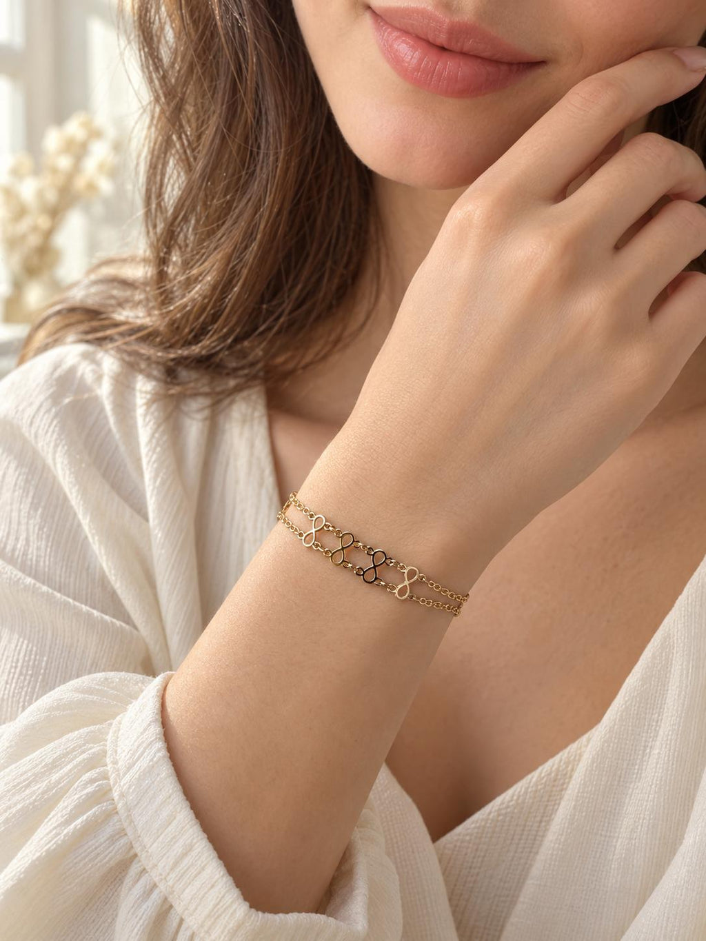 Pulsera Infinito en Oro — Diseño Doble Cadena, Elegante y Minimalista