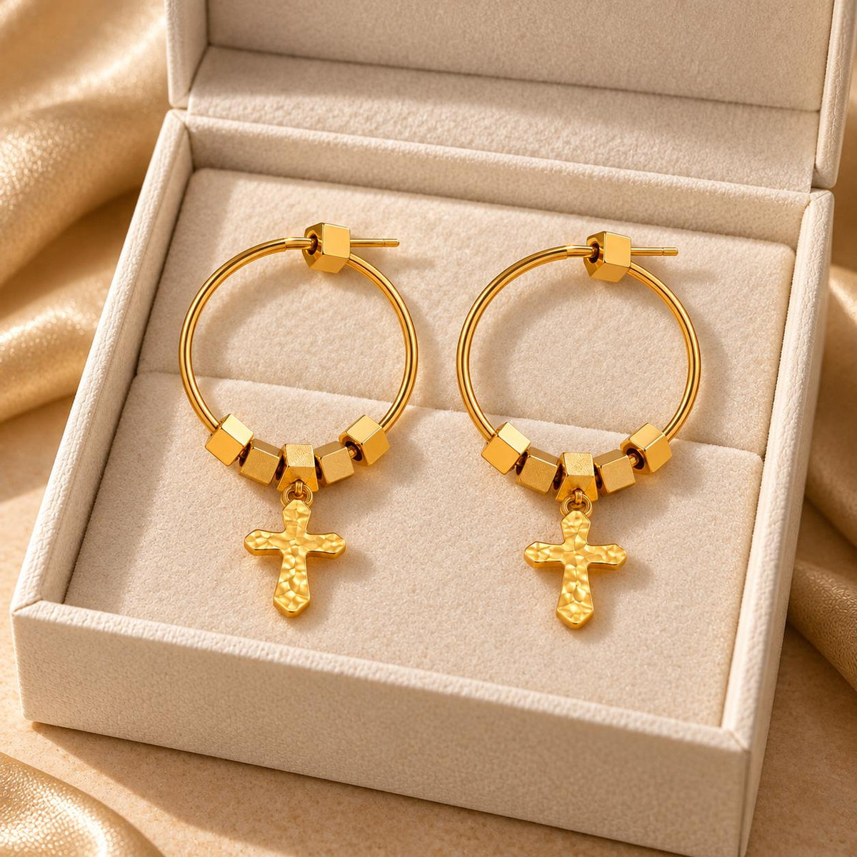 Aretes de aro dorados con cruz colgante y cuentas geométricas para mujer – 1 par