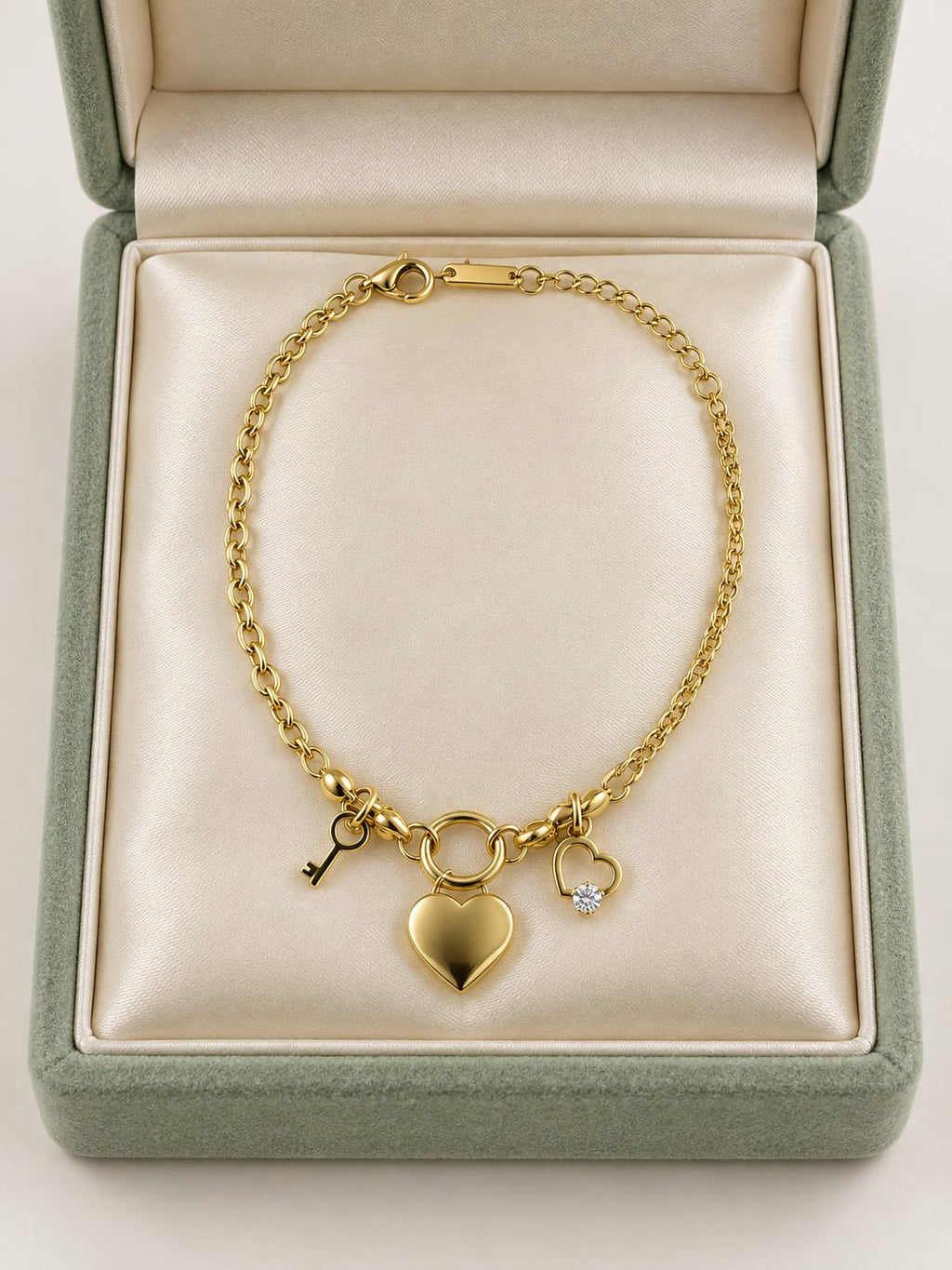 Pulsera Dorada con Dije de Corazón y Llave — Joyería Elegante y Romántica para Mujer