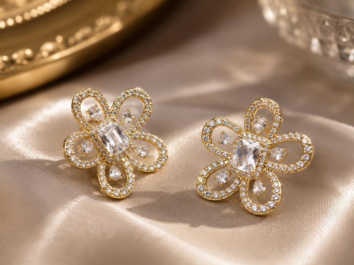 Aretes Florales Dorados con Piedras Brillantes Grandes, Aretes de Tuerca Elegantes para Mujer SUY