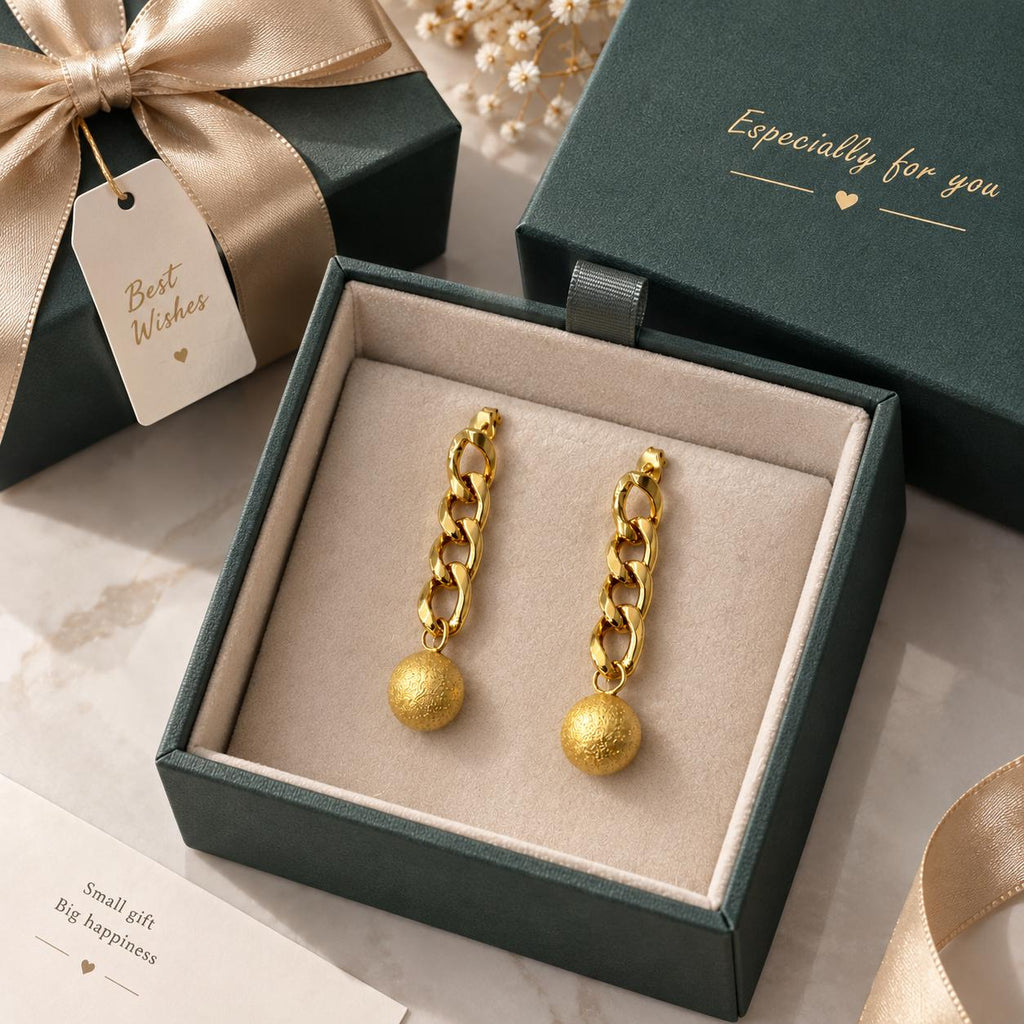 Aretes largos dorados de eslabones con esfera texturizada para mujer | SUY