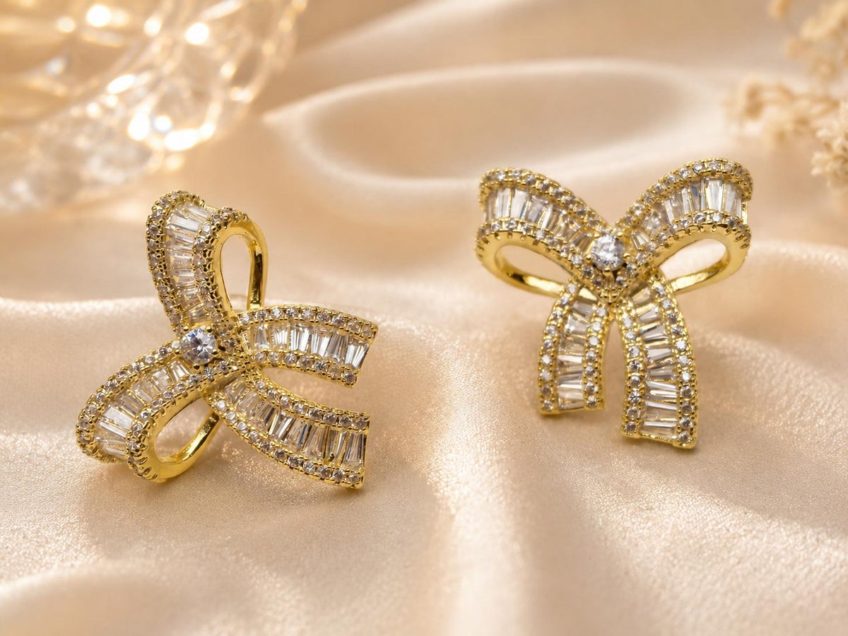 Aretes de Tuerca Dorados con Moño y Piedras Brillantes, Aretes Elegantes para Mujer SUY