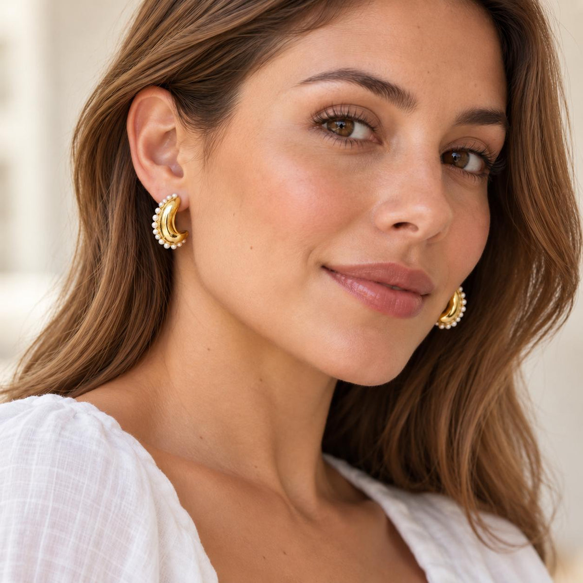 Pendientes tipo aro C dorados con perlas, diseño elegante de joyería para mujer SUY