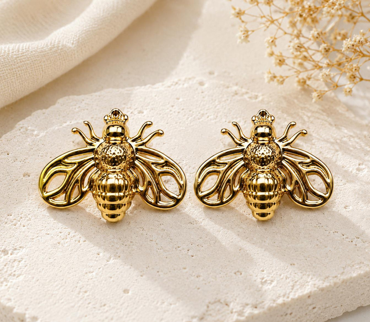 Aretes Floral Dorados con Perla y Piedras Brillantes, Diseño Elegante para Mujer SUY