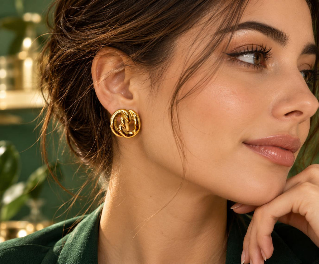 Aretes dorados de eslabones entrelazados para mujer, estilo moderno y elegante
