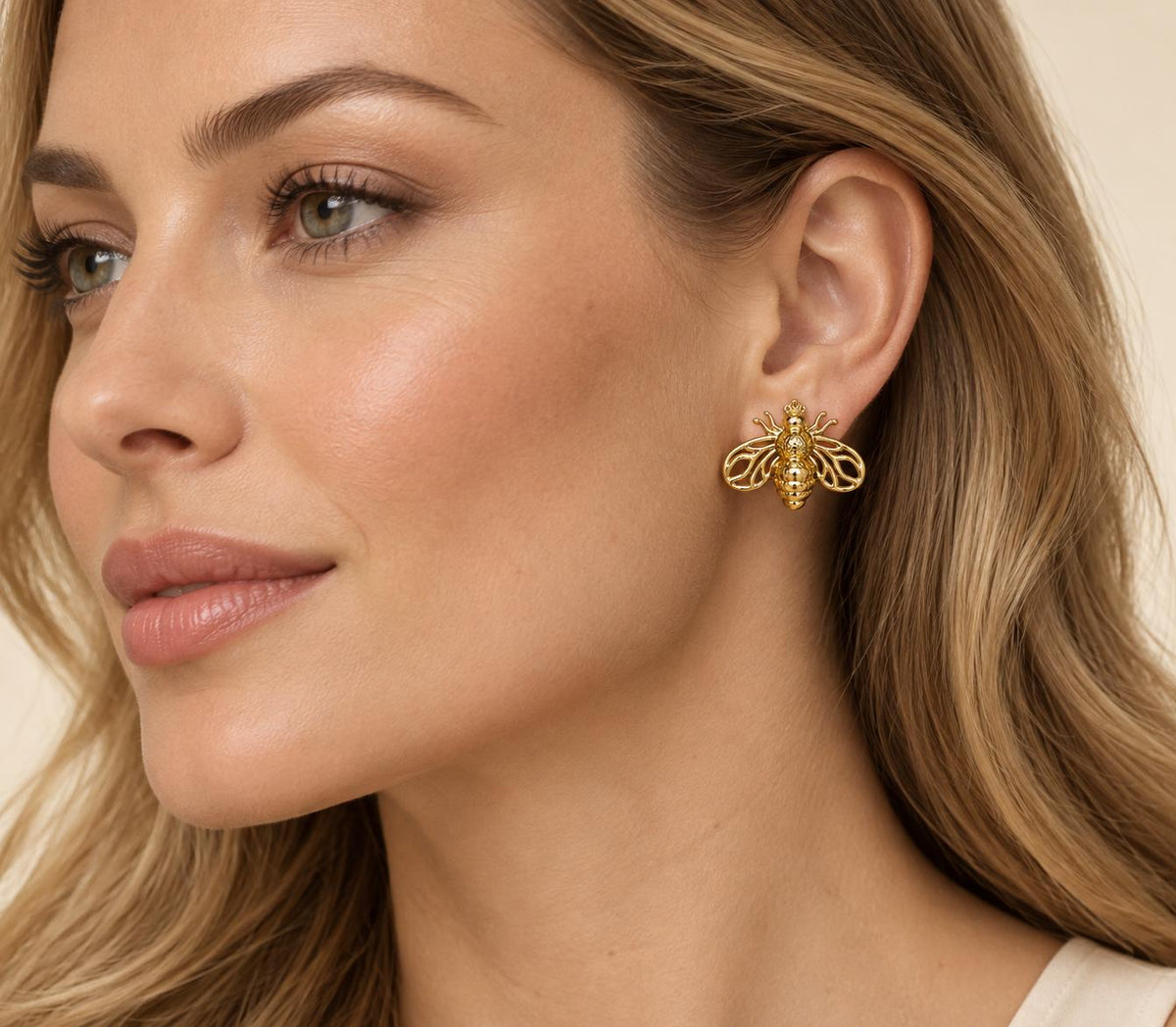 Aretes Floral Dorados con Perla y Piedras Brillantes, Diseño Elegante para Mujer SUY
