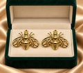 Aretes Floral Dorados con Perla y Piedras Brillantes, Diseño Elegante para Mujer SUY