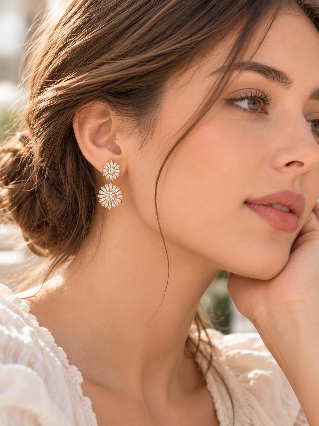 Aretes Colgantes de Flor con Zirconias Brillantes, Diseño Doble Floral, Elegantes para Mujer, Color Dorado