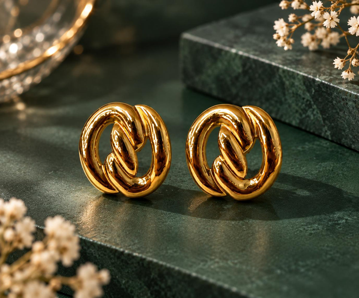 Aretes dorados de eslabones entrelazados para mujer, estilo moderno y elegante