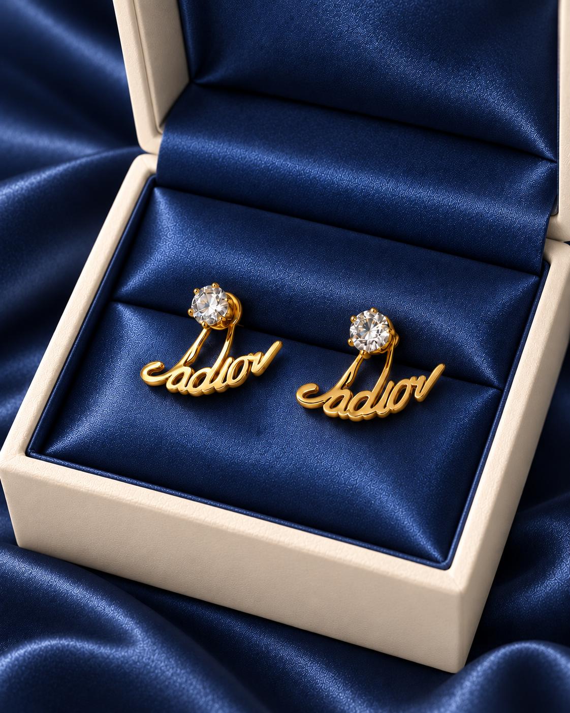 Aretes dorados con diseño de letras y piedra brillante redonda para mujer – 1 par