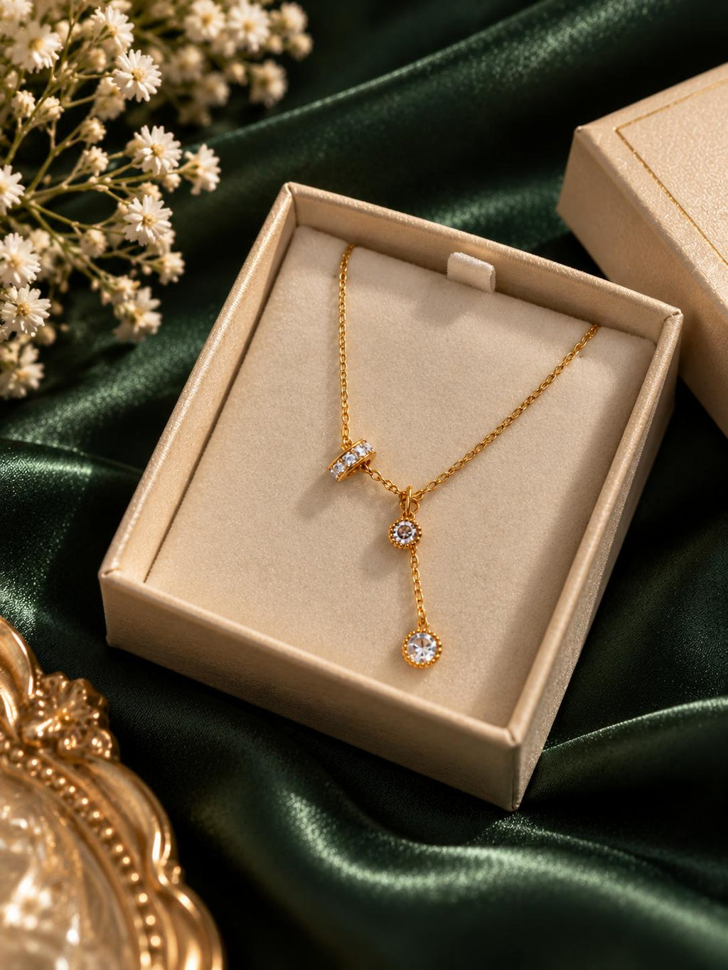 Collar dorado fino con circonitas colgantes, collar elegante de cadena fina SUY
