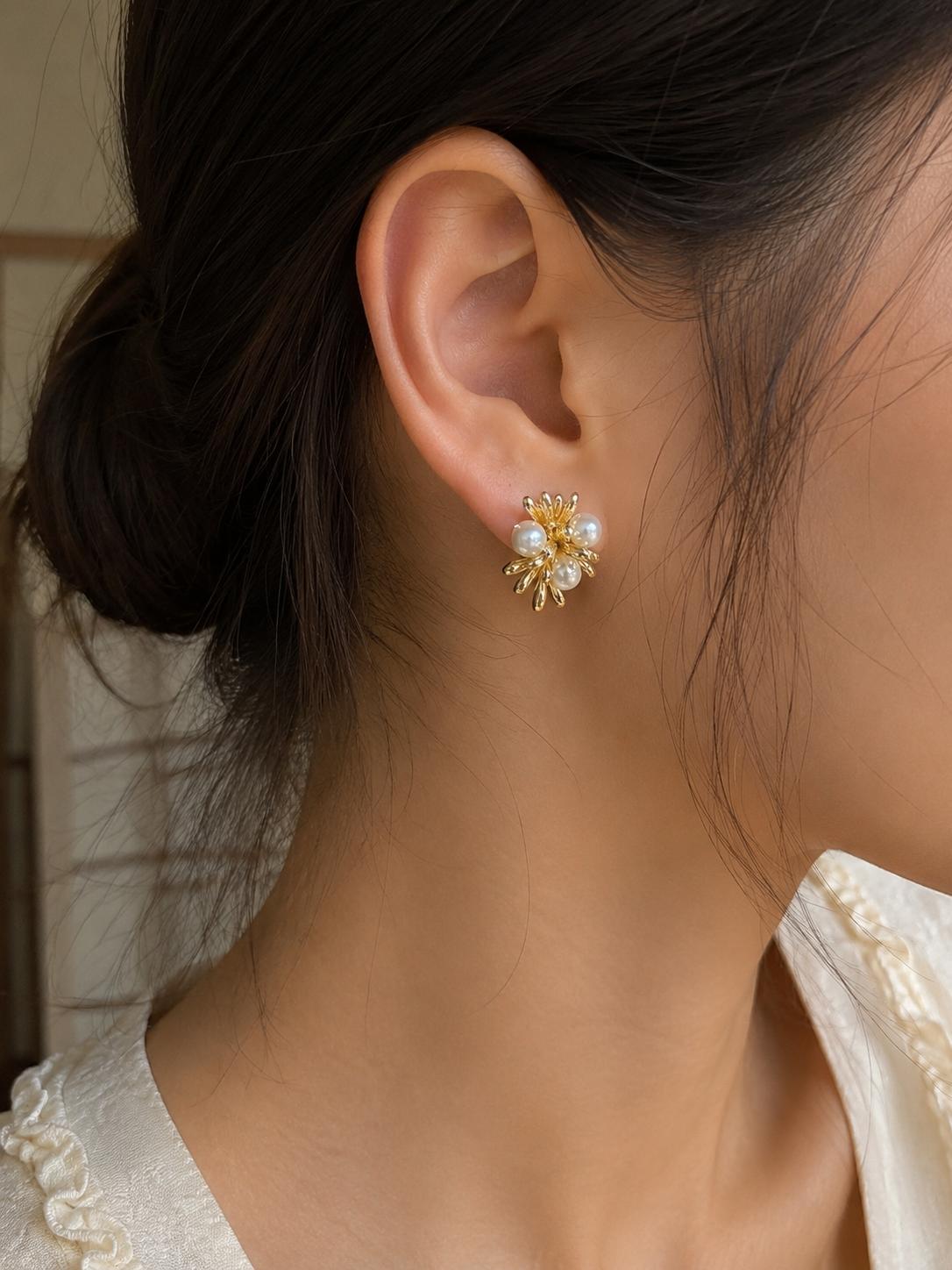 Aretes flor de perla diseño abstracto dorado, joyería elegante para mujer SUY