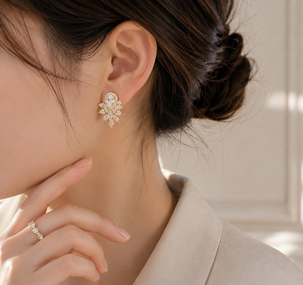 Aretes florales con circonitas brillantes, diseño vintage elegante, joyería fina SUY para mujer